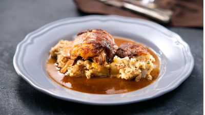 Svinjska krača z zmečkanim krompirjem