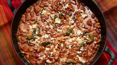 Fižol s klobaso chorizo in slanino