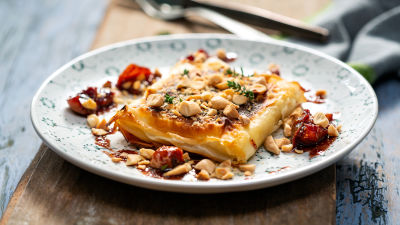 Pečen sir s suhimi figami