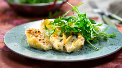 Conchiglioni, polnjeni s piščancem in sirom