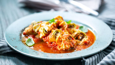 Pečeni zvitki iz bučk z mletim mesom