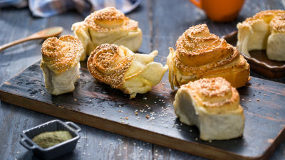 Kruhki z maslom in samardalo