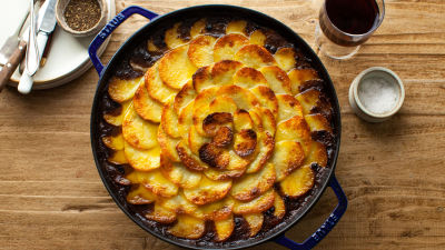 Vroči lonec s krompirjem in govedino