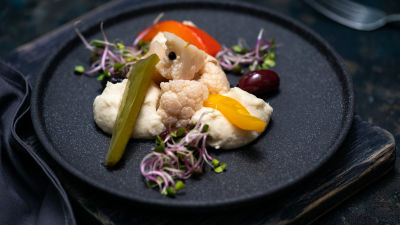 Hitro pripravljena hrustljava vložena zelenjava s pirejem iz belega fižola