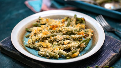 Stročji fižol z limonovim poprom in parmezanom