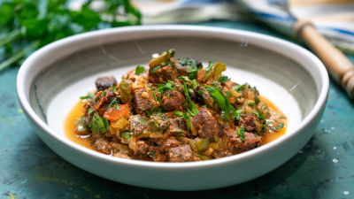 Ferges z jetri ter albanskimi paradižniki, papriko in sirom