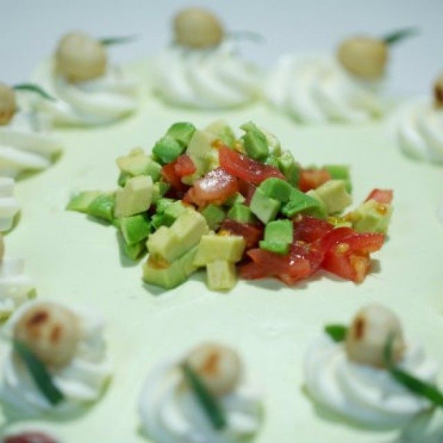 Sirova torta z avokadom