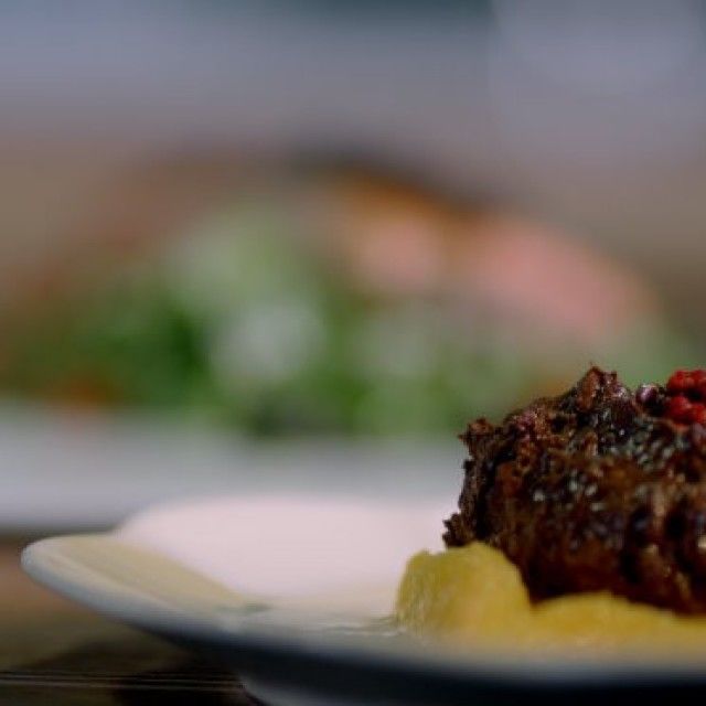 Mousse iz jedilne čokolade, likerja in svežih pomaranč