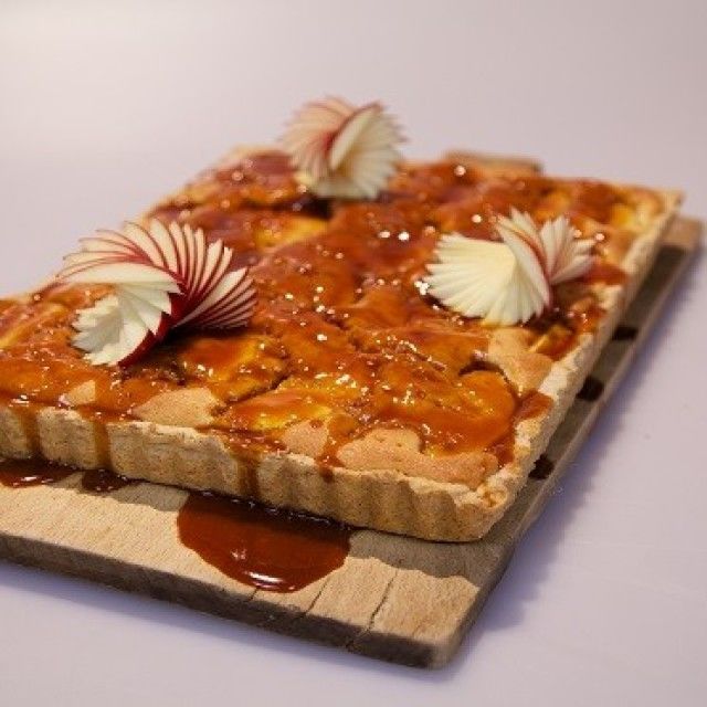 Karamelno jabolčna pita