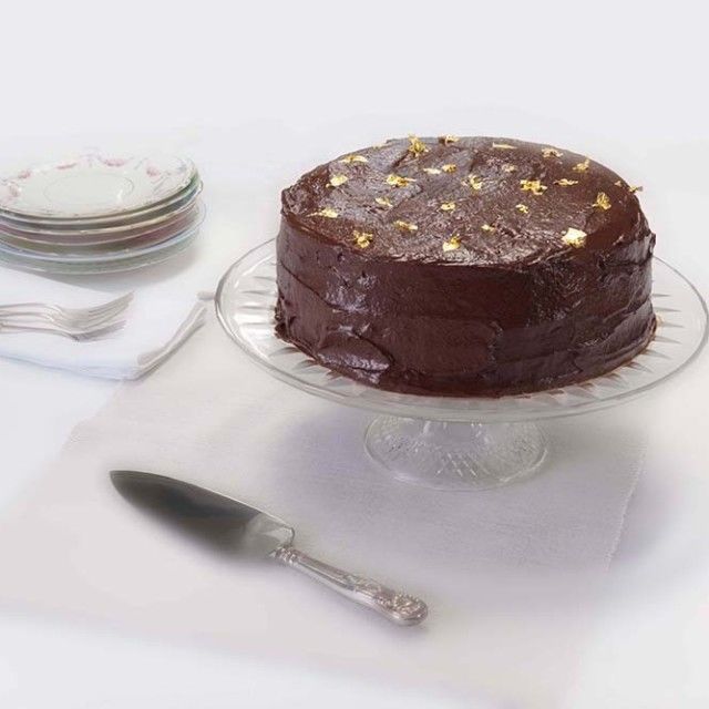 Torta s plastmi čokoladne pene