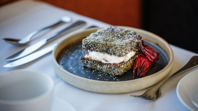 Lamington z rdečo sredico