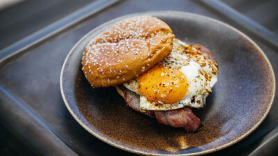 Австралийски сандвич с бекон и яйца