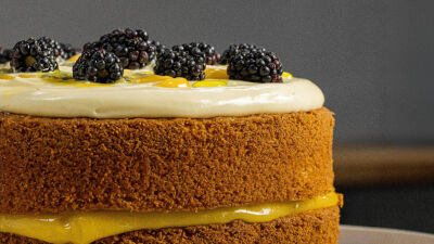 Bolo de Azeite e Curd de Maracujá