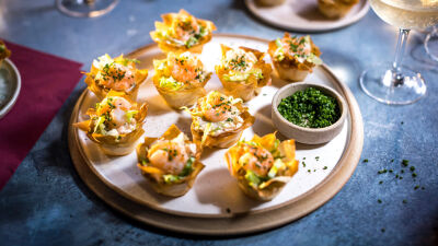 Коктейл от скариди в коничики от точени кори