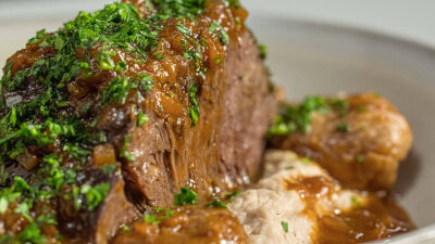 Bochechas de Vitela com Puré de Castanha