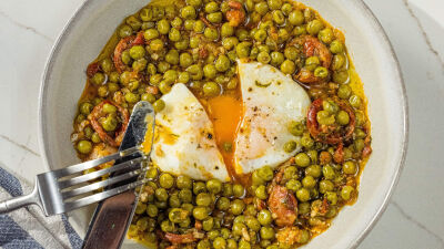 Ervilhas com Ovos Escalfados