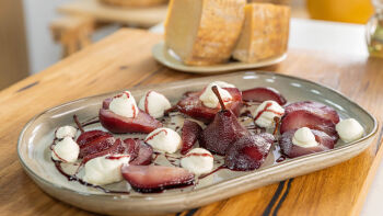 Поширани круши с мус от пармезан