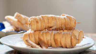 Espetadas de Fruta em Embrulhos de Massa Doce