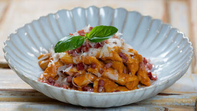 Penne com Molho de Tomate e Vegetais no Forno