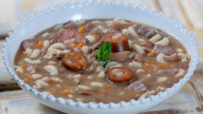 Sopa de Feijão com Carne e Massa Cotovelinhos