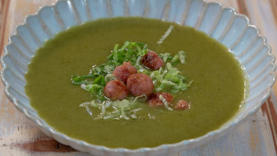 Sopa de Alface com Almôndegas Crocantes de Salsicha Fresca