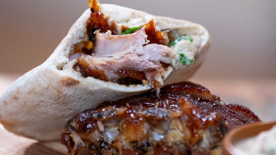 Entrecosto no Forno com Baba Ganoush em Pão Pita