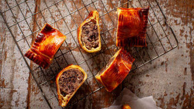 Рулца с наденица