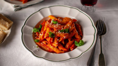 Пенне с доматен сос