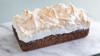 Кекс с фурми, шоколад и меренг