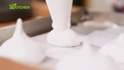 "Павлова" с малини