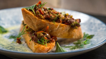 Брускети с тапенада