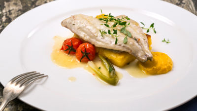 Филе от ципура на тиган с полента