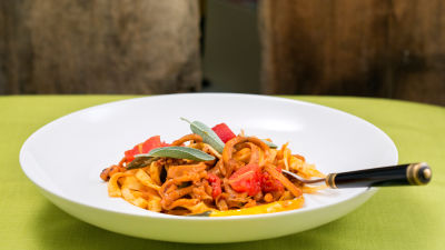 Талятели с калмари и градински чай