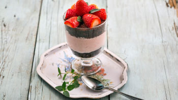 Пандишпан с ягодов мус и шоколад