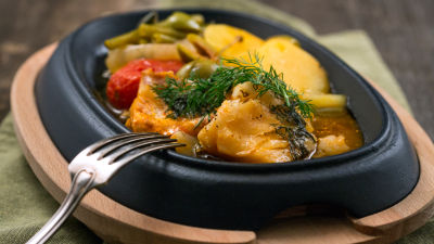 Риба треска със зеленчуци