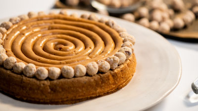 Лешниково-карамелен сладкиш