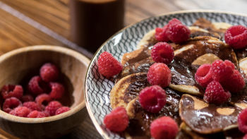 Палачинки с шоколадов сос