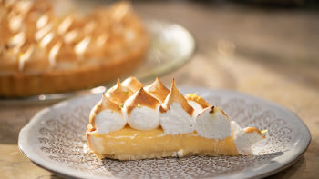 Тарт с лимонов крем и целувки