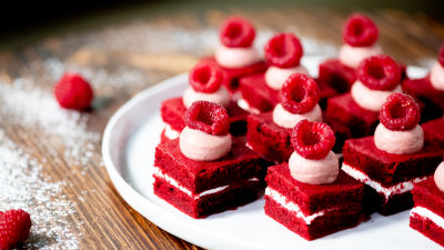 Сладкиш "Червено кадифе" с крем от малини