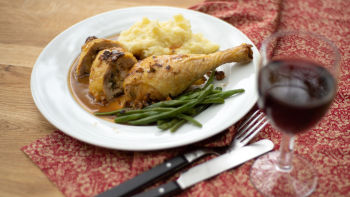 Пълнени пилешки бутчета с гъби и сирена