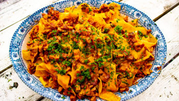 "Строганоф" с пушена наденица