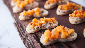 Канапета с гъши дроб и манго