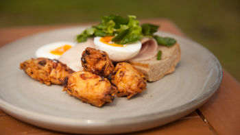 Кюфтета от кореноплодни зеленчуци с варени яйца и шунка