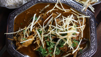 Къри с пилешко, кайсии и картофени пръчици