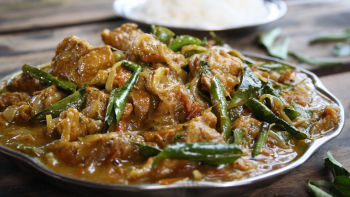 Къри със свинско, люти чушки и тамаринд