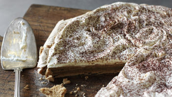 Торта "Павлова" с вкус на капучино