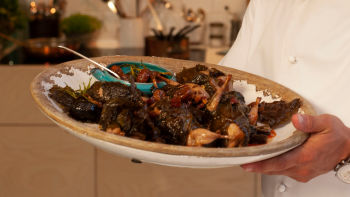 Пълнени пъдпъдъци в лозови листа