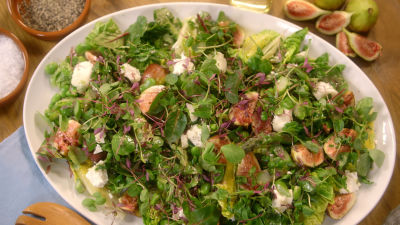 Лятна салата с аспержи, смокини и козе сирене