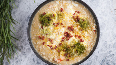 Ризото с рачешко месо, сирене и пикантен салам