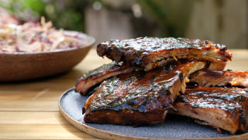 Свински ребра на барбекю